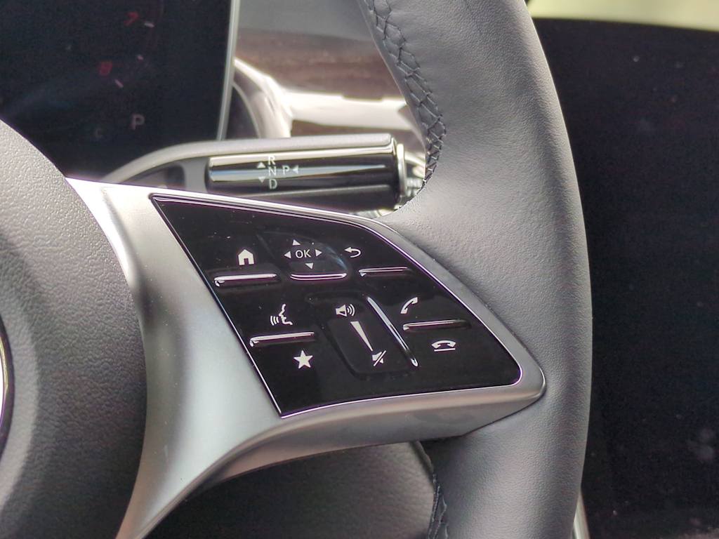 Thumbnail: 2025 Mercedes-Benz GLC - 32