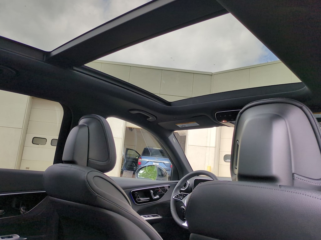 Thumbnail: 2025 Mercedes-Benz GLC - 30