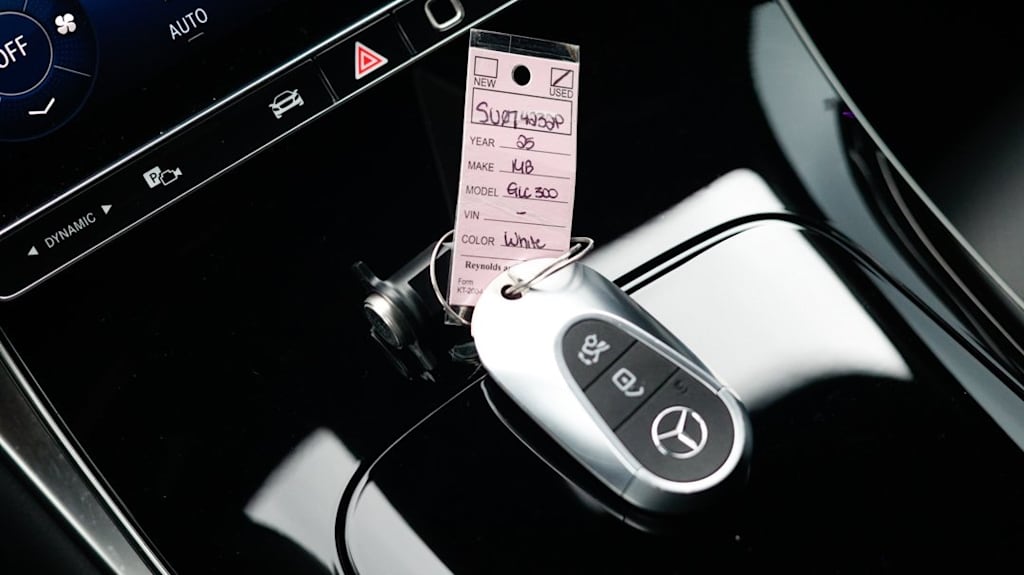 Thumbnail: 2025 Mercedes-Benz GLC - 38