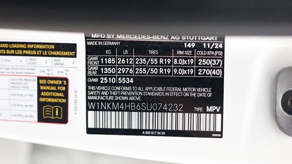 Thumbnail: 2025 Mercedes-Benz GLC - 37