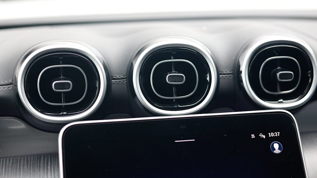 Thumbnail: 2025 Mercedes-Benz GLC - 33