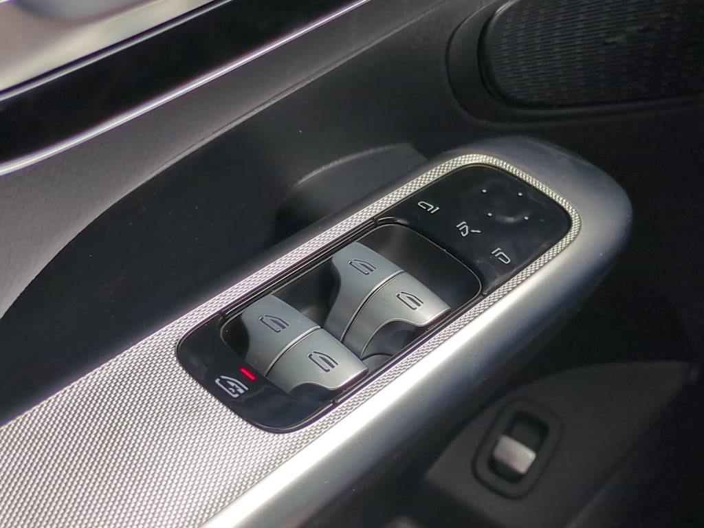 Thumbnail: 2025 Mercedes-Benz GLC - 32