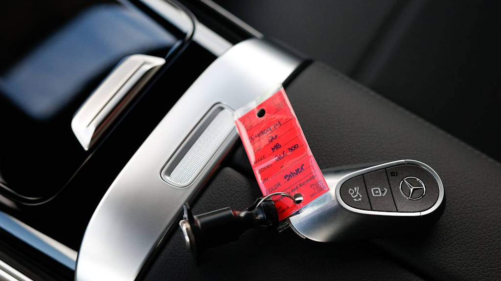 Thumbnail: 2026 Mercedes-Benz GLC - 33