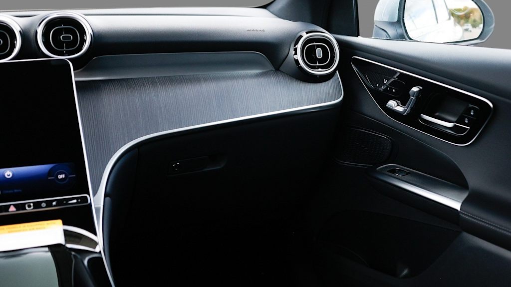 Thumbnail: 2026 Mercedes-Benz GLC - 25