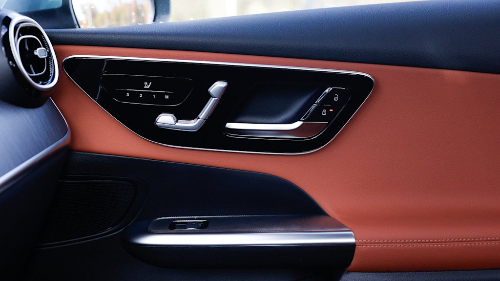 Thumbnail: 2026 Mercedes-Benz GLC - 35