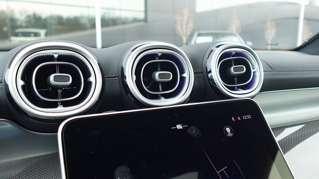 Thumbnail: 2026 Mercedes-Benz GLC - 35