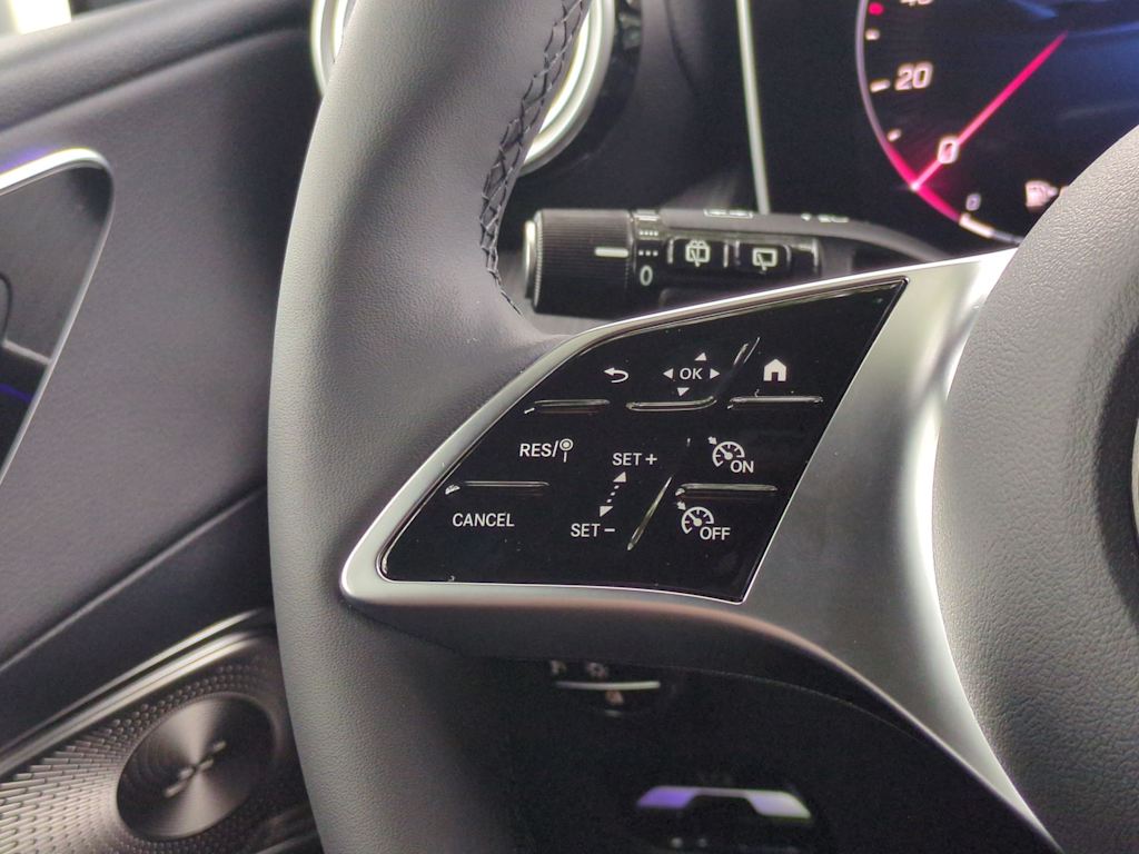 Thumbnail: 2025 Mercedes-Benz GLC - 31