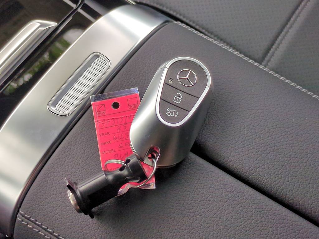 Thumbnail: 2025 Mercedes-Benz GLC - 18