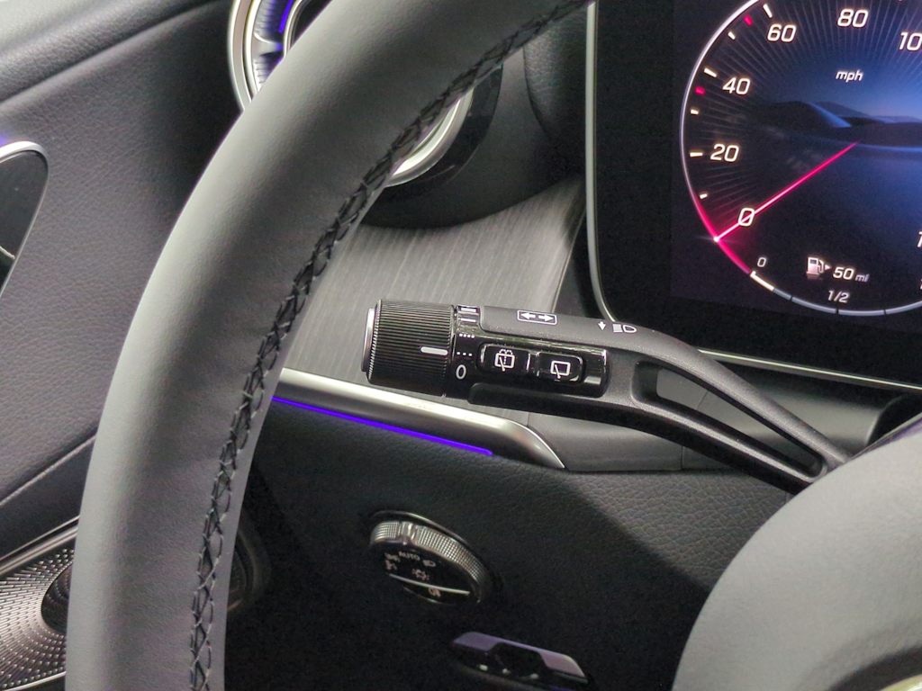 Thumbnail: 2025 Mercedes-Benz GLC - 33