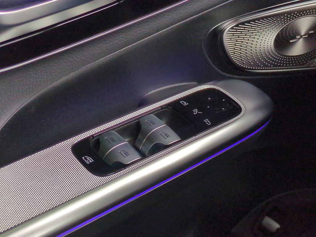 Thumbnail: 2025 Mercedes-Benz GLC - 34