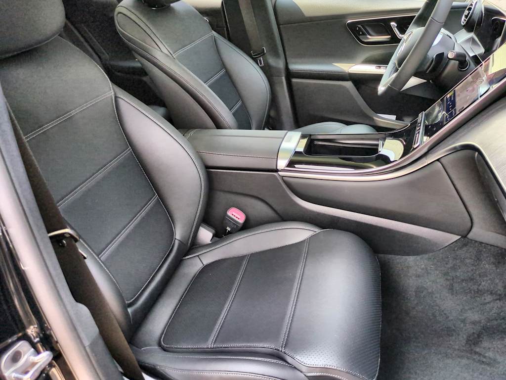 Thumbnail: 2025 Mercedes-Benz GLC - 30