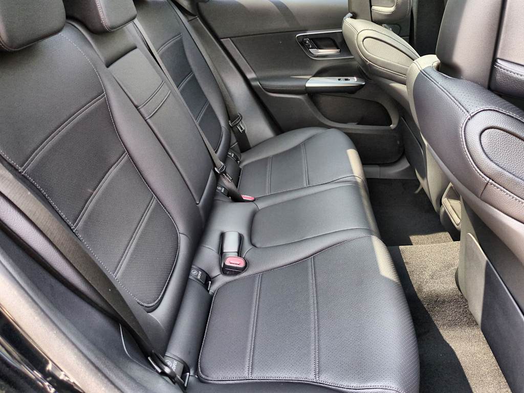 Thumbnail: 2025 Mercedes-Benz GLC - 12