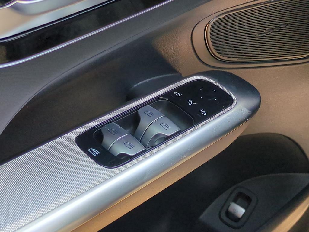 Thumbnail: 2025 Mercedes-Benz GLC - 34