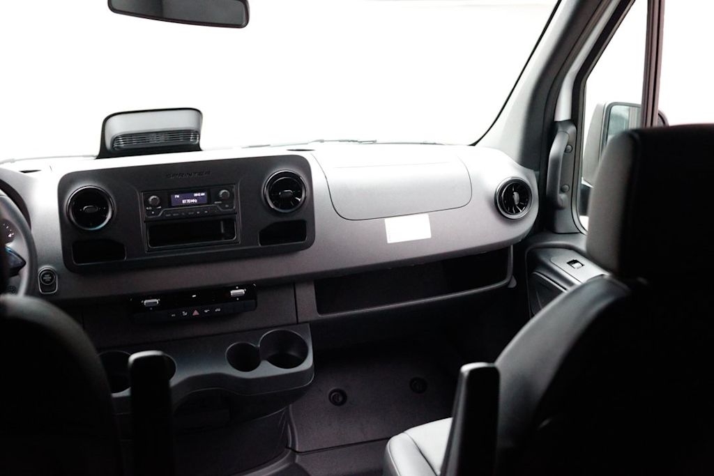 Thumbnail: 2025 Mercedes-Benz Sprinter - 19