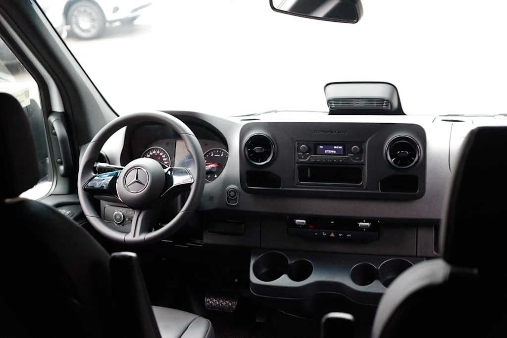 Thumbnail: 2025 Mercedes-Benz Sprinter - 10