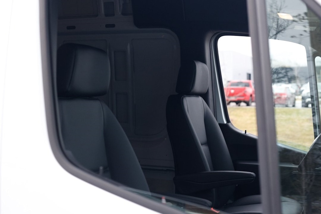 Thumbnail: 2025 Mercedes-Benz Sprinter - 21
