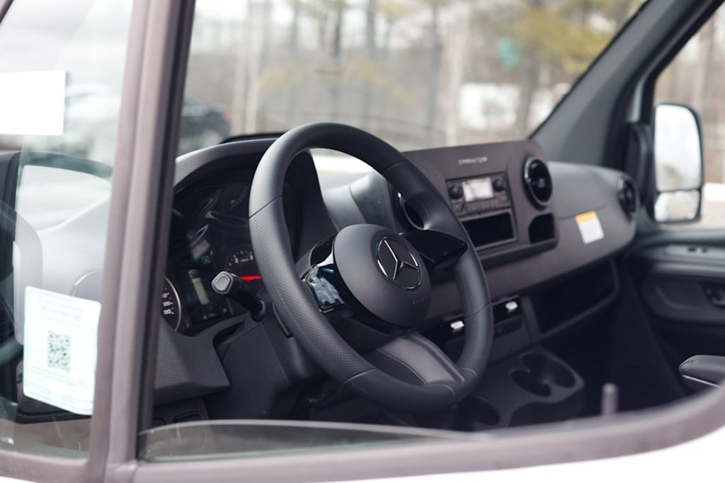 Thumbnail: 2025 Mercedes-Benz Sprinter - 2