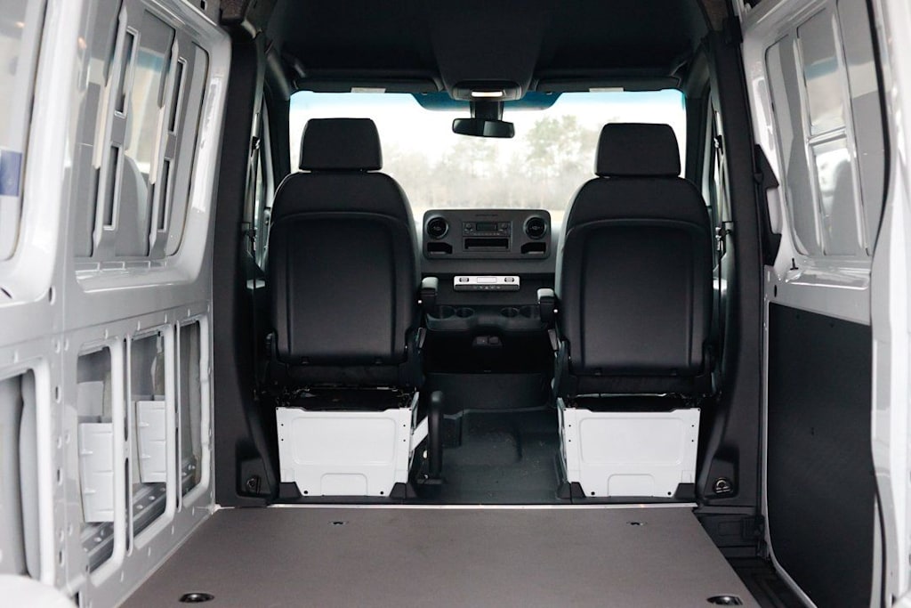 Thumbnail: 2025 Mercedes-Benz Sprinter - 9