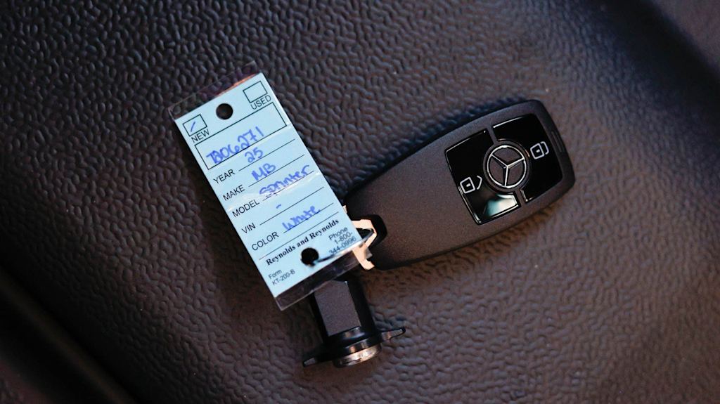 Thumbnail: 2025 Mercedes-Benz Sprinter - 10