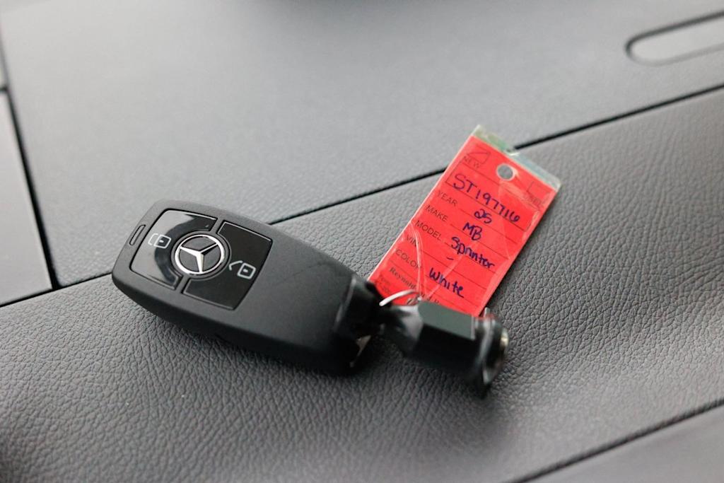 Thumbnail: 2025 Mercedes-Benz Sprinter - 14