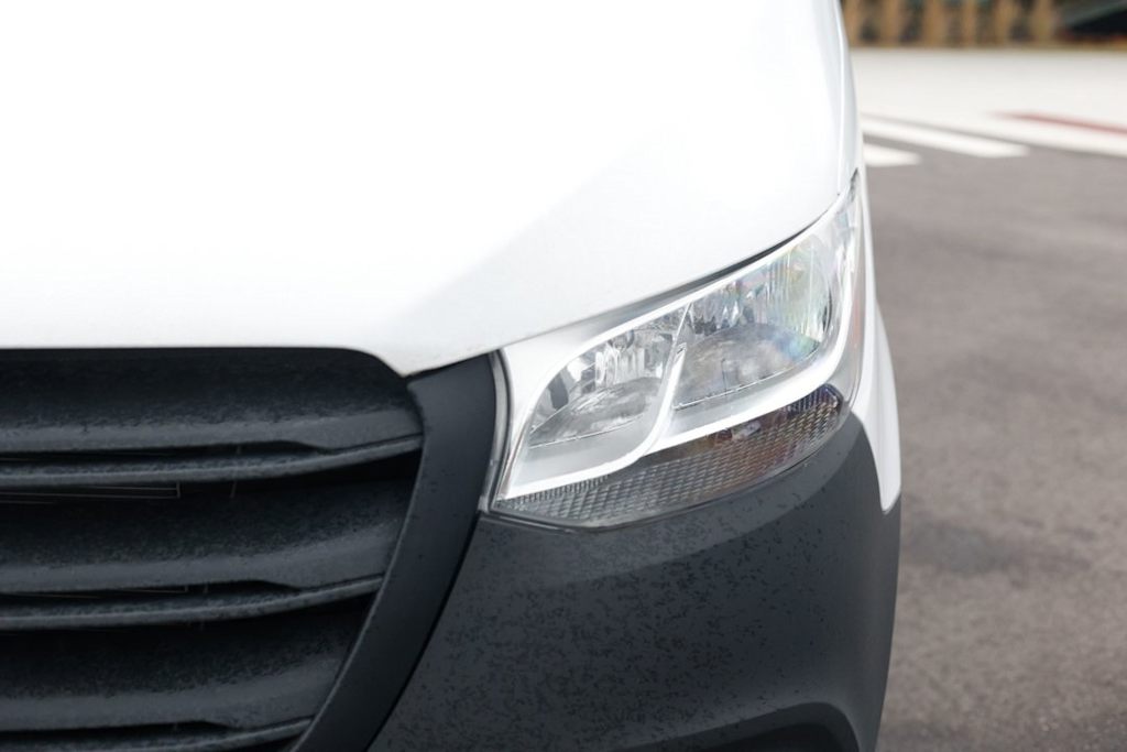 Thumbnail: 2025 Mercedes-Benz Sprinter - 22