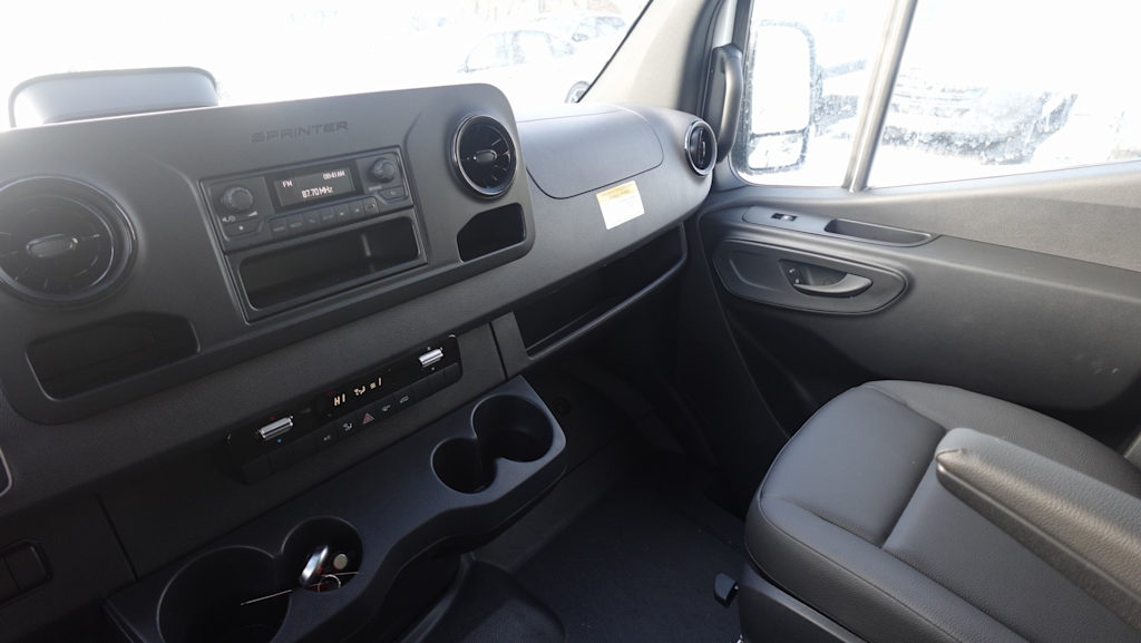 Thumbnail: 2025 Mercedes-Benz Sprinter - 8