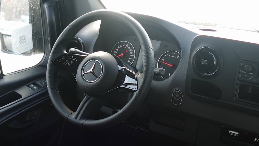 Thumbnail: 2025 Mercedes-Benz Sprinter - 10