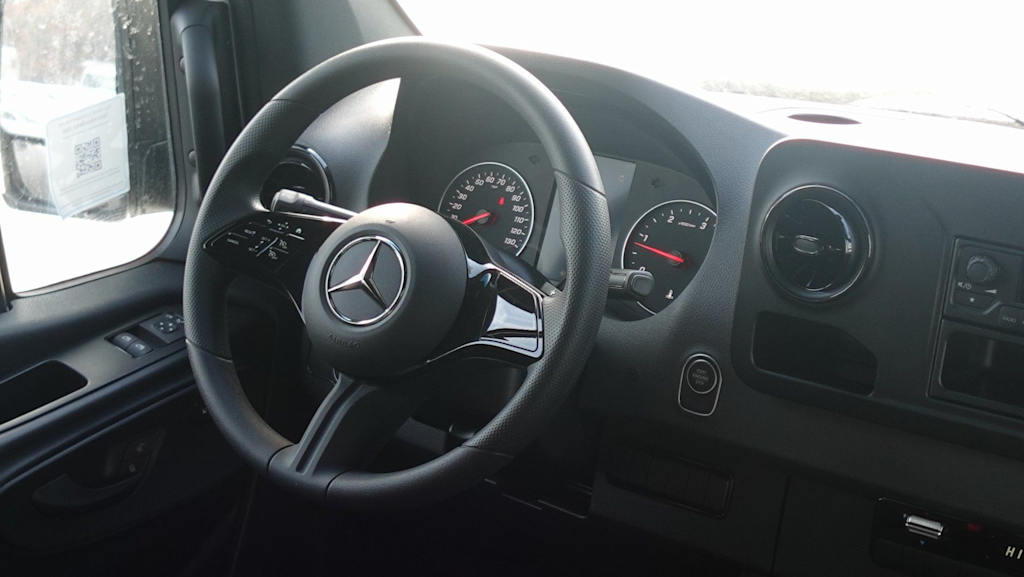 Thumbnail: 2025 Mercedes-Benz Sprinter - 10