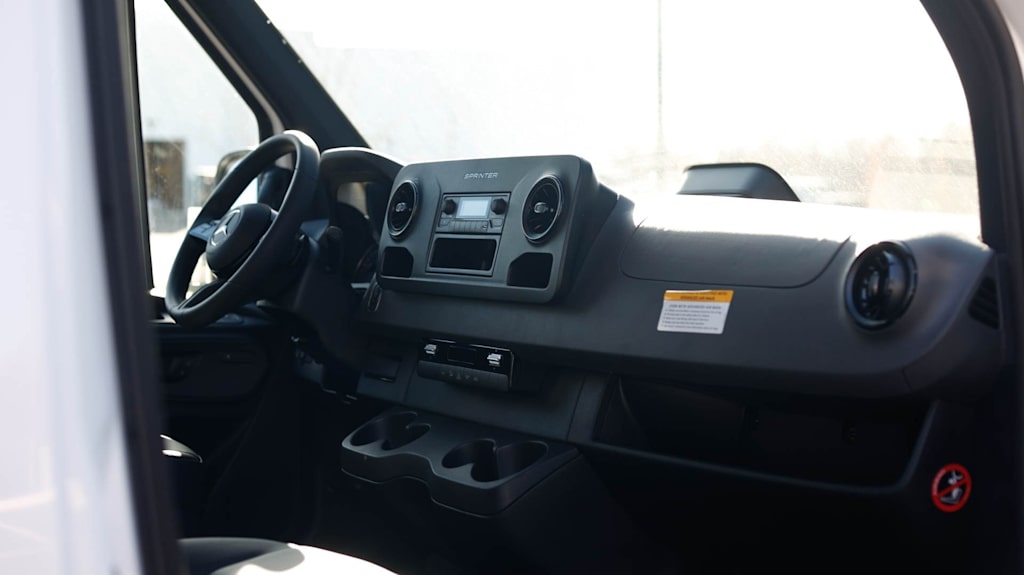 Thumbnail: 2025 Mercedes-Benz Sprinter - 7