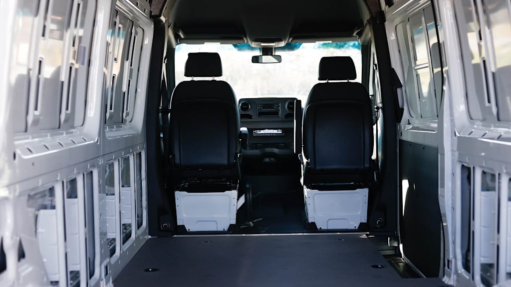 Thumbnail: 2025 Mercedes-Benz Sprinter - 10