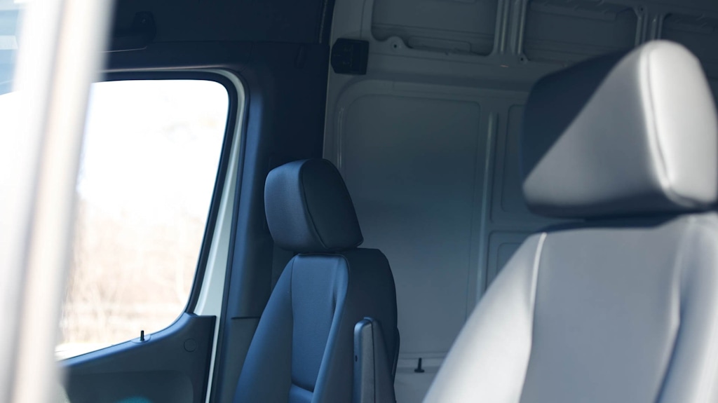 Thumbnail: 2025 Mercedes-Benz Sprinter - 8