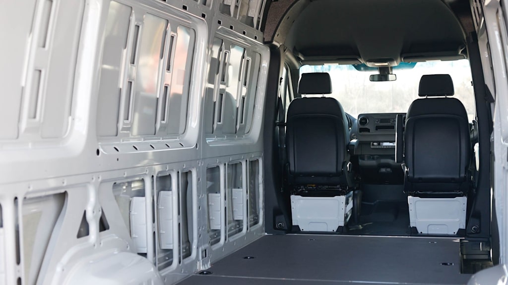 Thumbnail: 2025 Mercedes-Benz Sprinter - 24