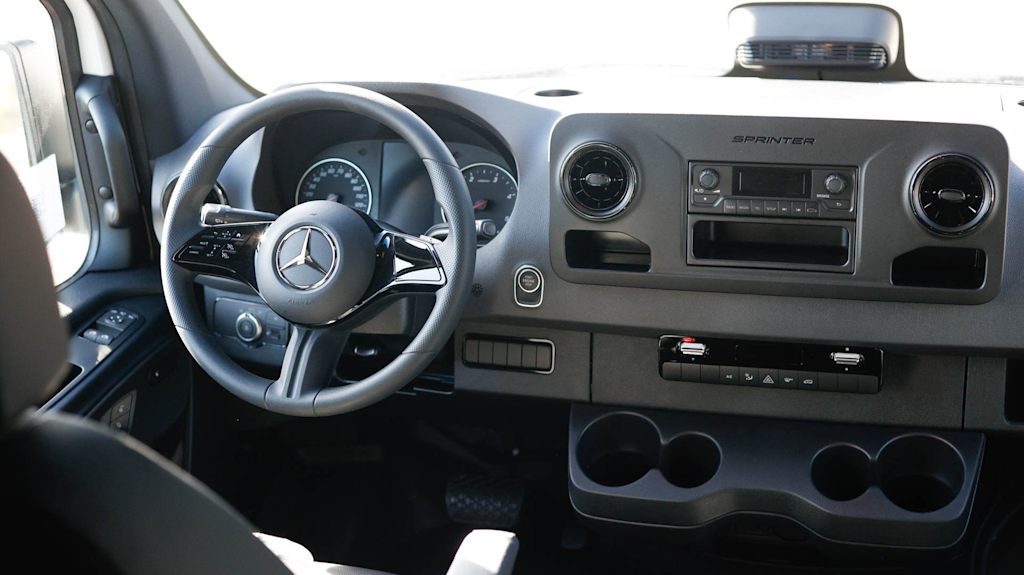 Thumbnail: 2025 Mercedes-Benz Sprinter - 2