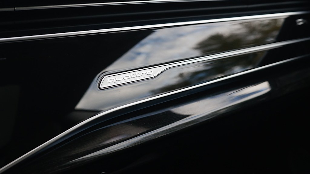 Thumbnail: 2023 Audi Q8 - 30