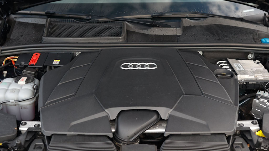 Thumbnail: 2023 Audi Q8 - 9