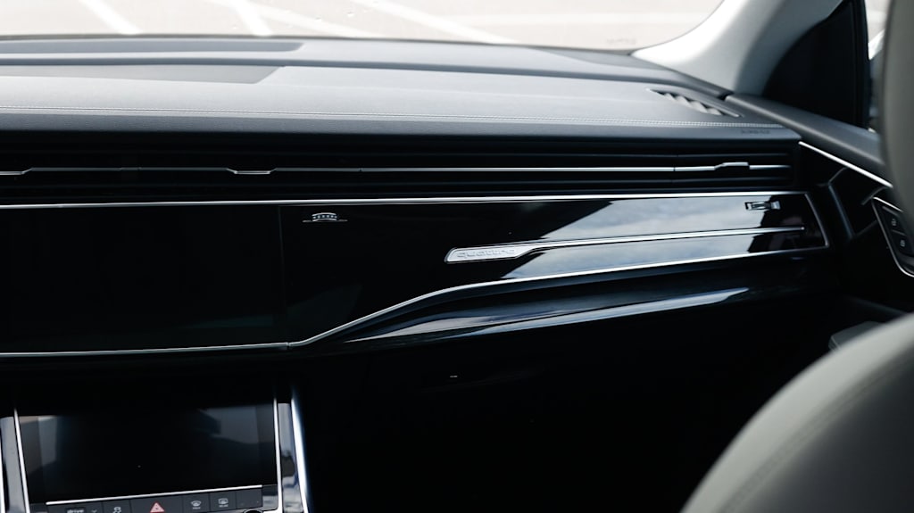 Thumbnail: 2023 Audi Q8 - 33