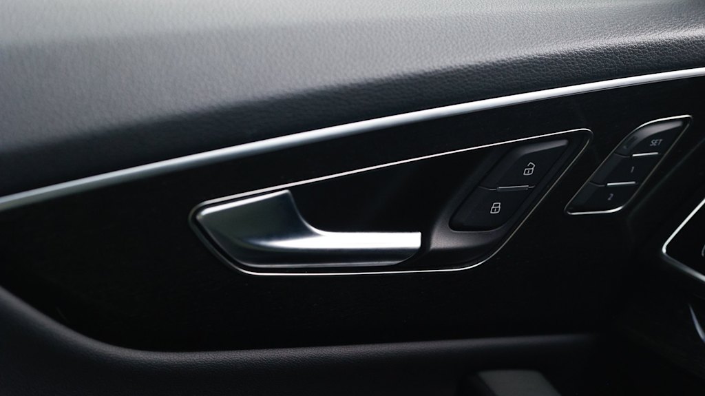 Thumbnail: 2023 Audi Q8 - 32