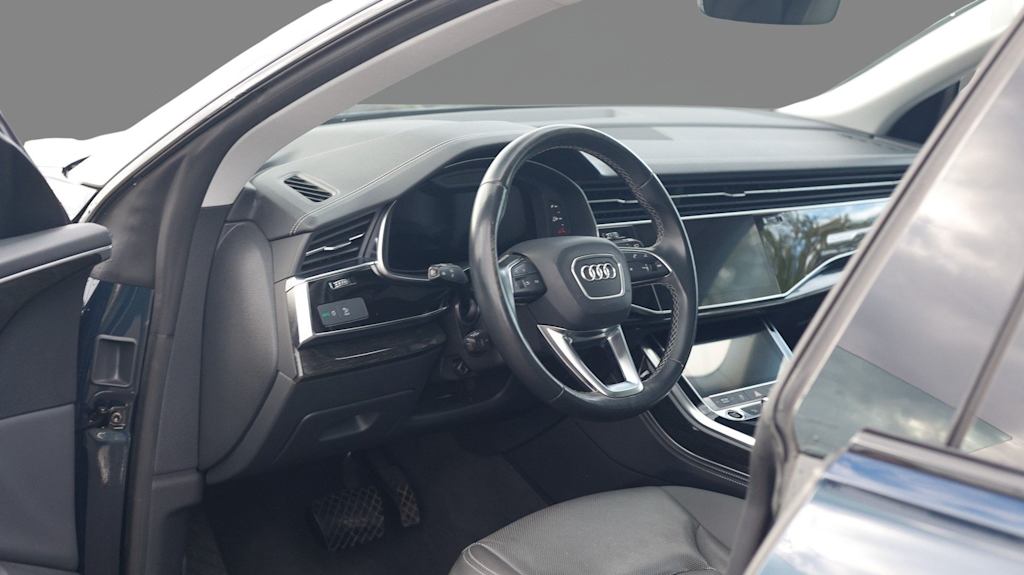 Thumbnail: 2023 Audi Q8 - 2