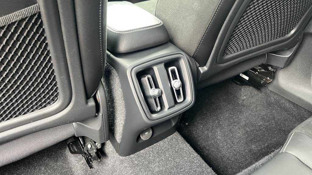 Thumbnail: 2019 Volvo XC40 - 42
