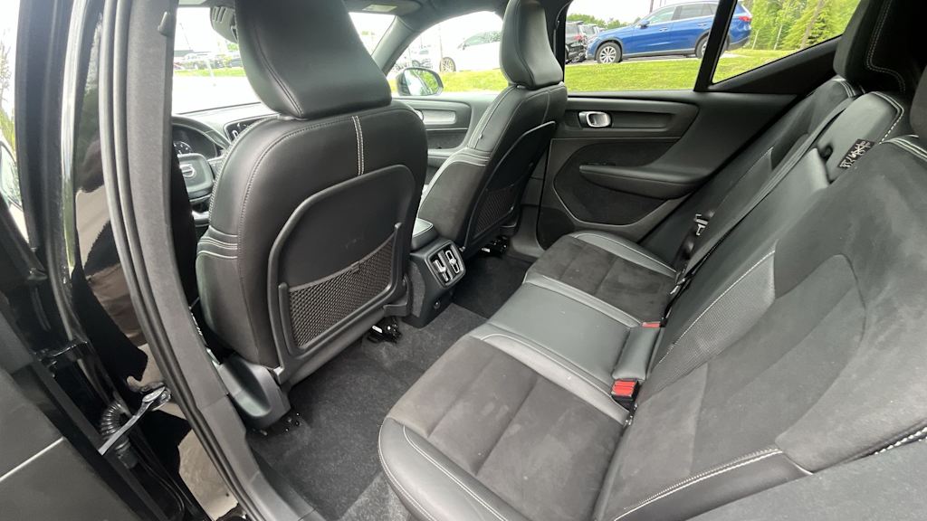 Thumbnail: 2019 Volvo XC40 - 25