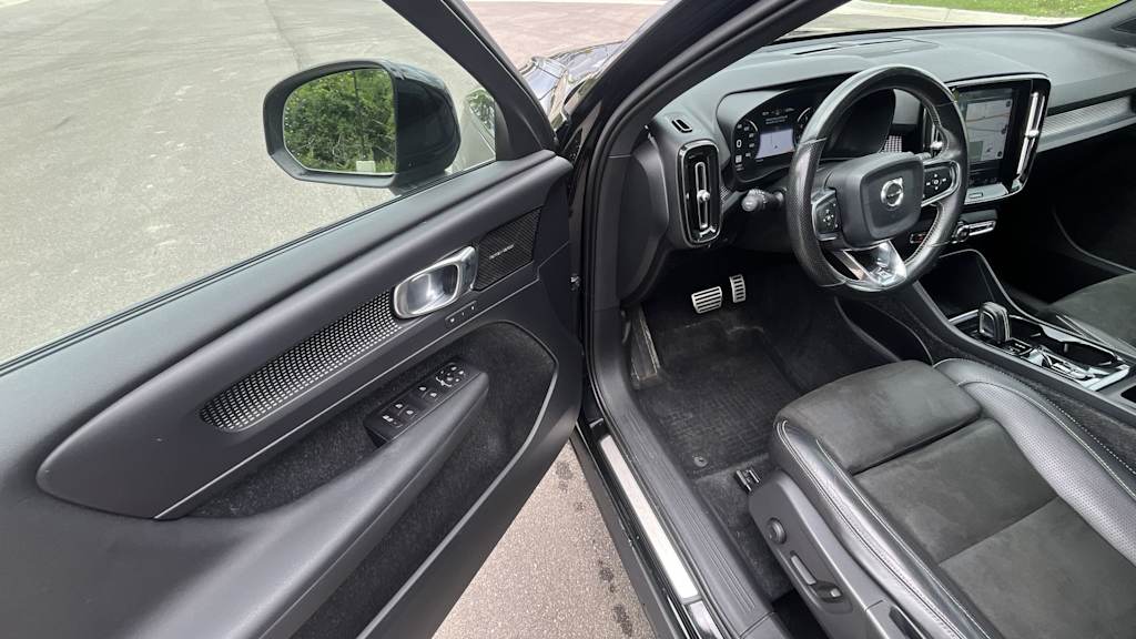 Thumbnail: 2019 Volvo XC40 - 2