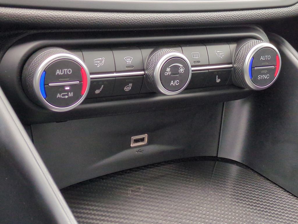 Thumbnail: 2018 Alfa Romeo Giulia - 39