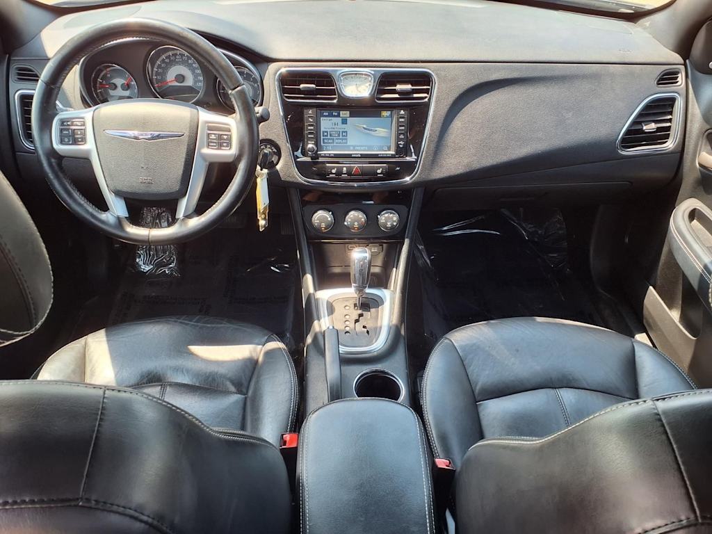 Thumbnail: 2011 Chrysler 200 - 2