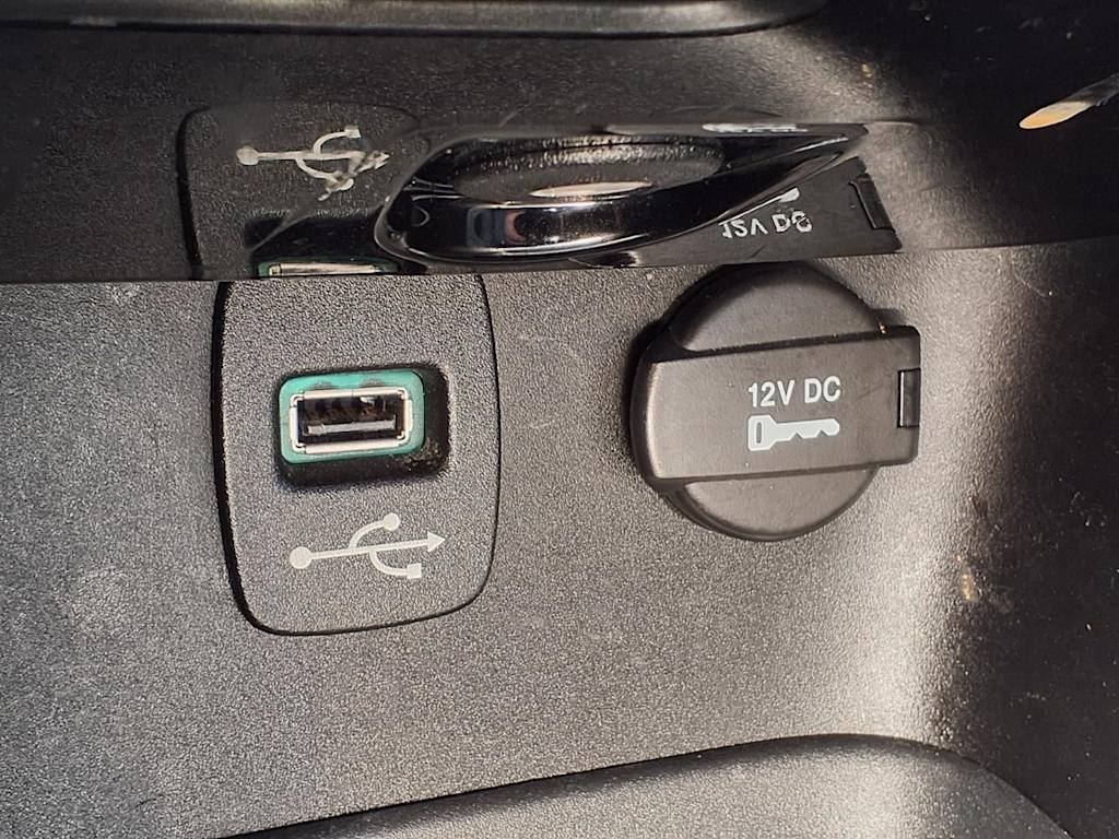Thumbnail: 2011 Chrysler 200 - 25