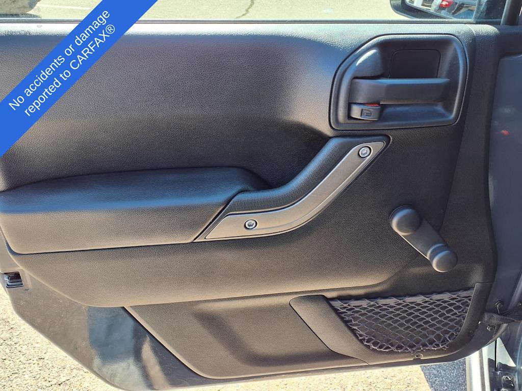 Thumbnail: 2016 Jeep Wrangler - 17