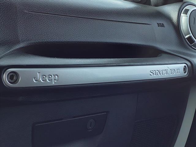 2014 Jeep Wrangler Sahara 27