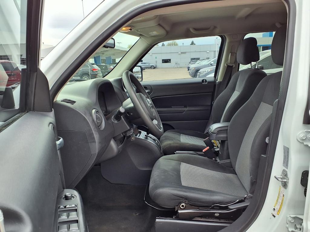 Thumbnail: 2017 Jeep Patriot - 10