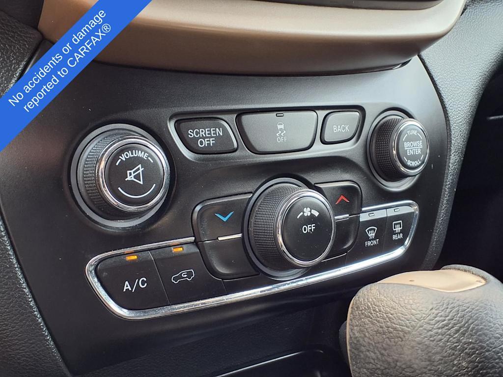 Thumbnail: 2016 Jeep Cherokee - 28