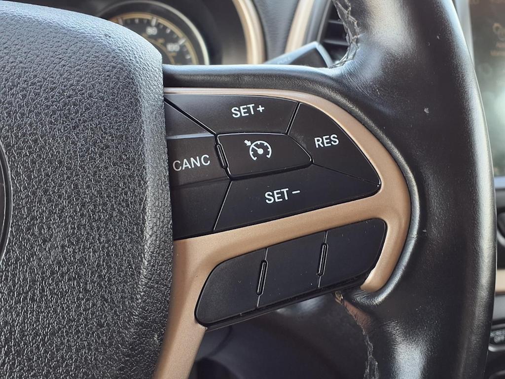 Thumbnail: 2014 Jeep Cherokee - 23