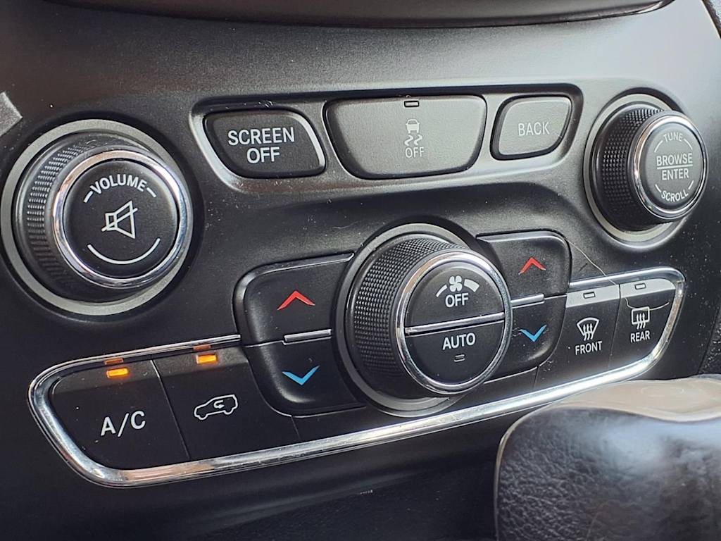 Thumbnail: 2014 Jeep Cherokee - 27